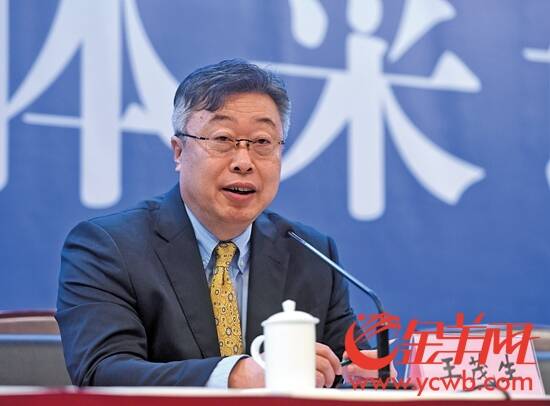 Wang Maosheng, deputy of the Provincial People's Congress and president of Gaozhou People's Hospital